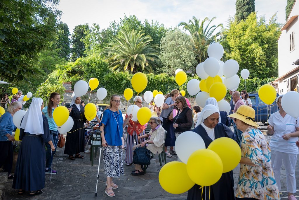 La chiusura del mese Mariano » 30 La chiusura del mese Mariano » Istituto Santa Teresa del Bambin Gesù